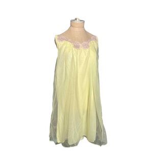 Topform Vintage Yellow 2 Piece Peignoir Negligee Set Lace trimmed Size Medium